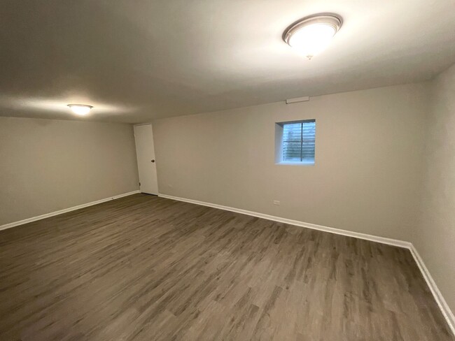 Building Photo - 311 E Forest Knoll Dr