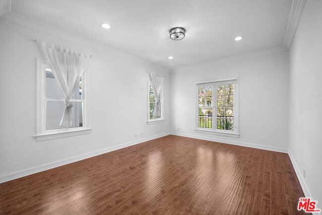 Building Photo - 123 S Orange Dr