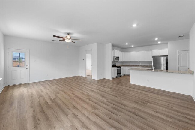 Building Photo - 392 Low Pasture Trl