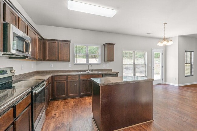 Building Photo - 3013 Spring Creek Dr