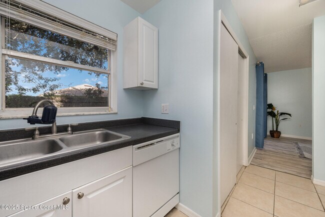 Building Photo - 130 Summer Pl