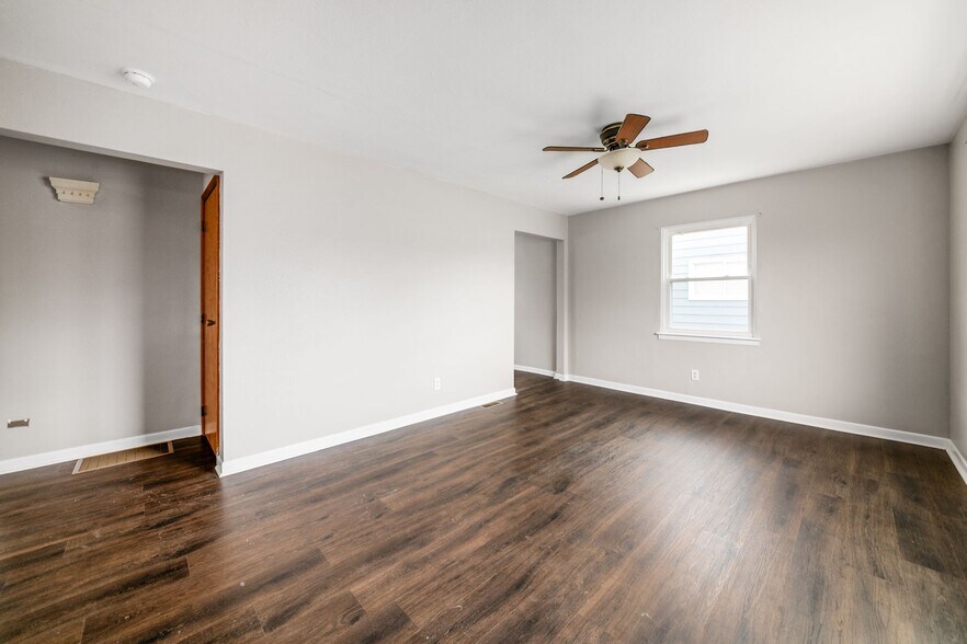 Living Room - 4284 Beechgrove Dr
