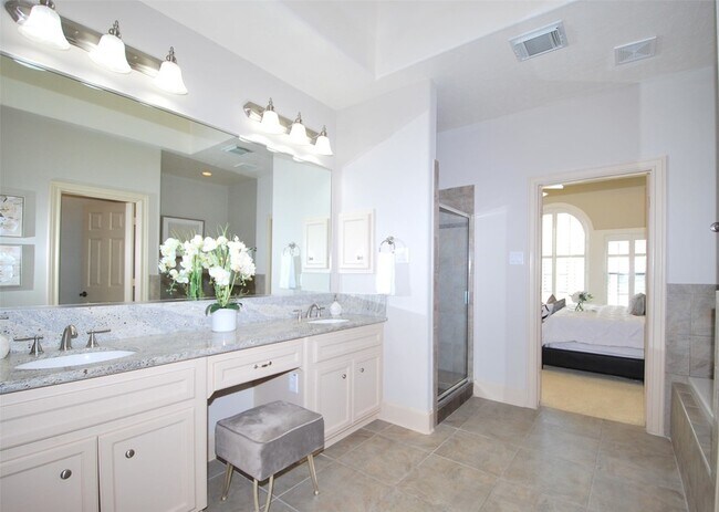 Building Photo - 2410 Dorrington St