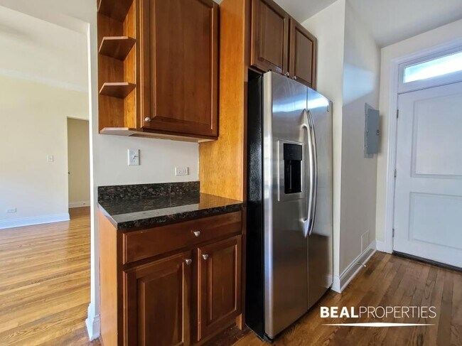 Building Photo - 1 bedroom in CHICAGO IL 60613