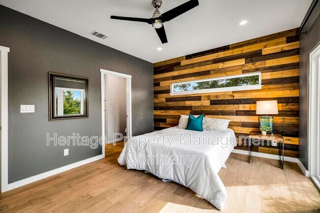 Building Photo - 1417 E Crockett St