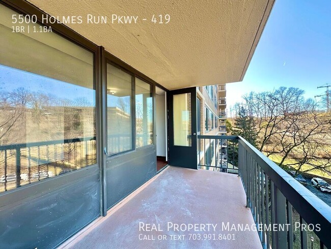 Building Photo - UPDATED CONDO 1 BED 1.5 BATH!!   ALL UTILI...