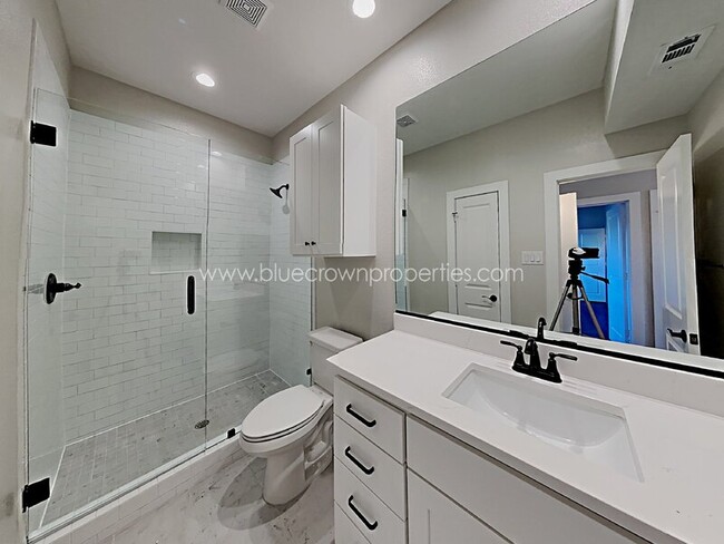 Building Photo - 10738 Park Village Pl