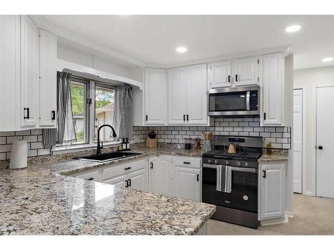 Building Photo - 1424 Vista Ln SW