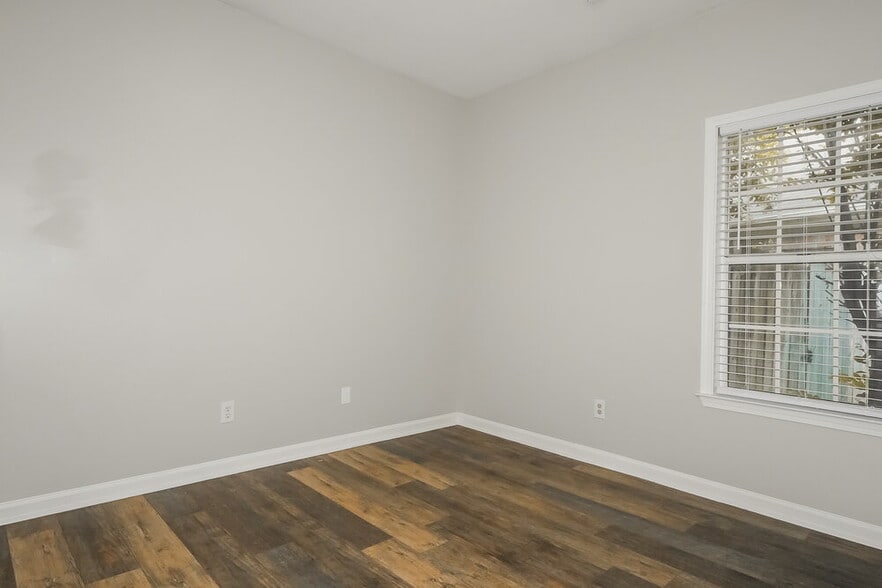 Building Photo - 8170 Timber Knoll Ln