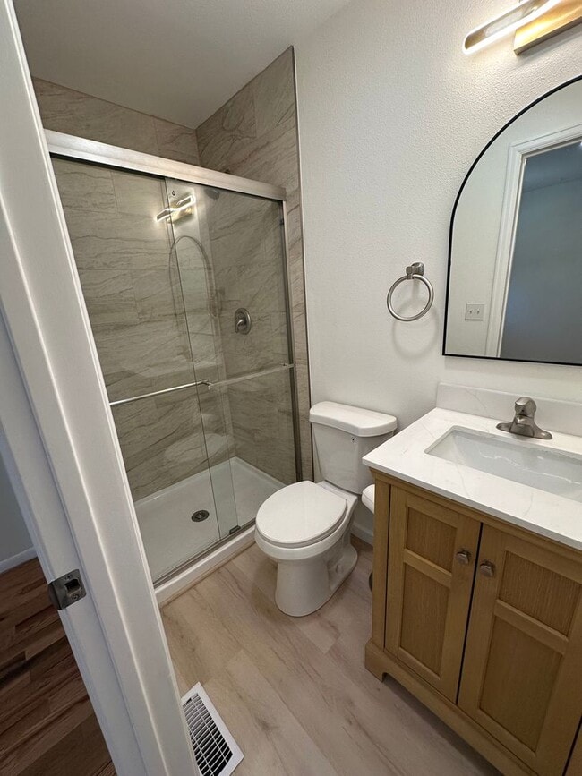 Building Photo - Spacious 3 Bedroom House with Attached Garage and Large Yard!