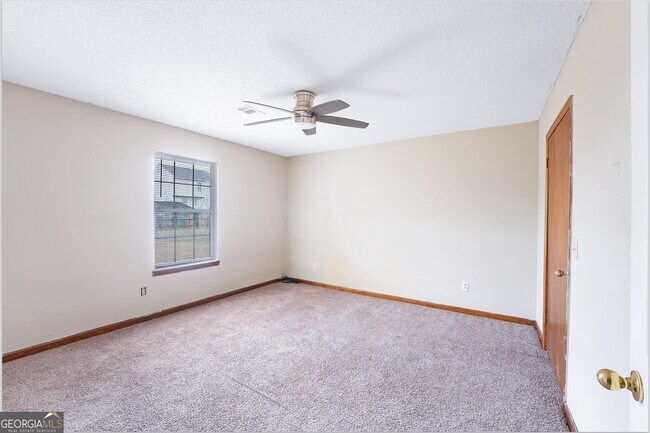 Building Photo - 124 Evergreen Trail SE