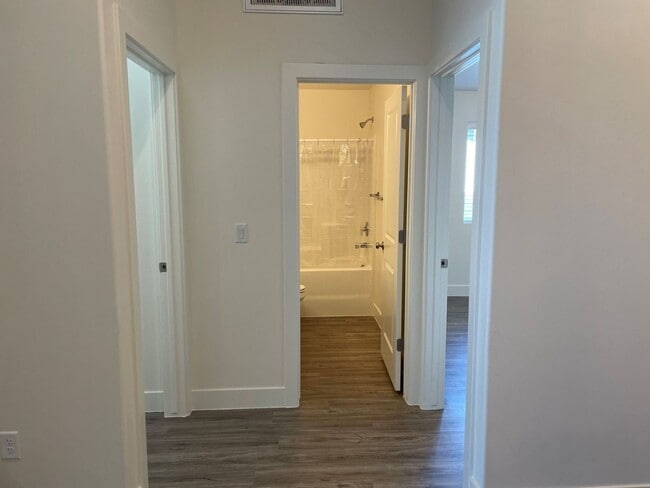 Building Photo - 3 bedroom- 2 bath Newer Construction