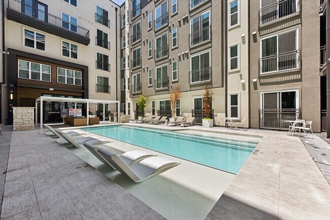 Building Photo - 6007 n. IH 35-235