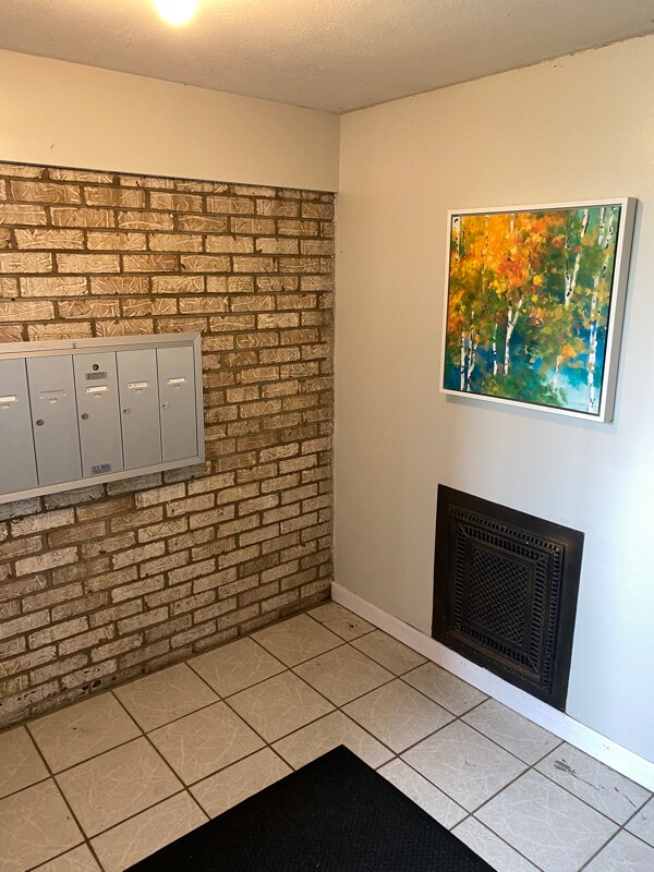 Building Photo - 4789 Ridge Ave