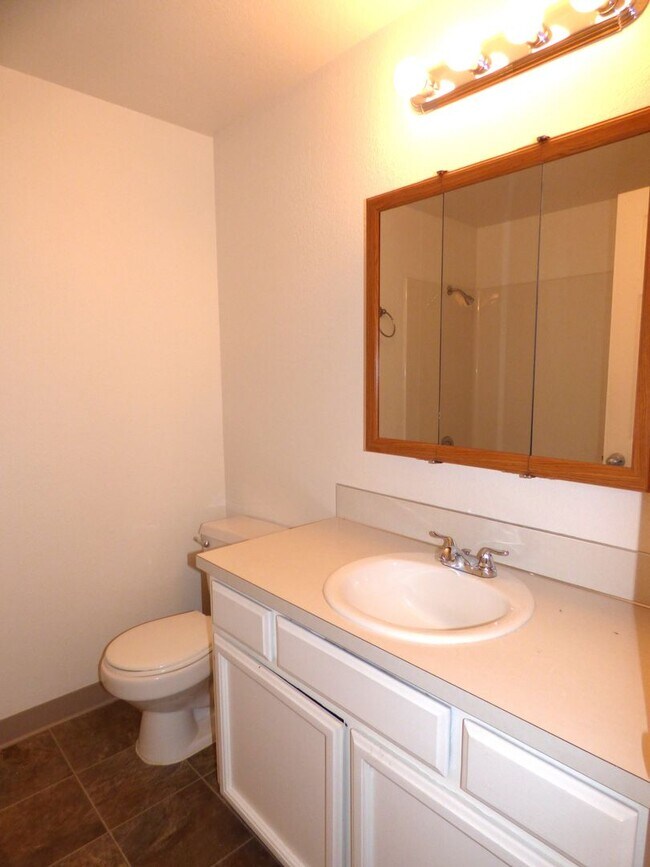 Building Photo - 986 Eastwind Ct N