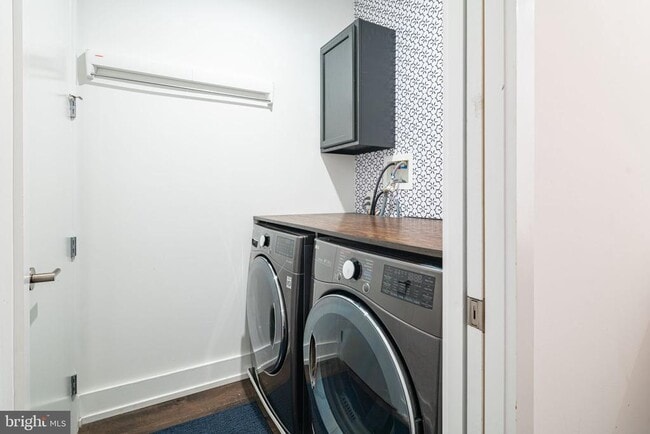 Building Photo - 1757 Waterloo St