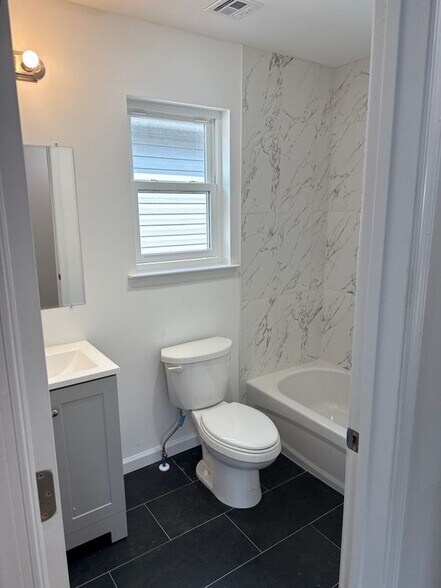 Building Photo - 224 S 6th St