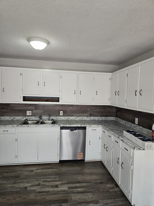 Building Photo - 401 Pecan St