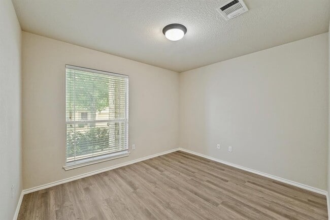 Building Photo - 49 White Magnolia Cir