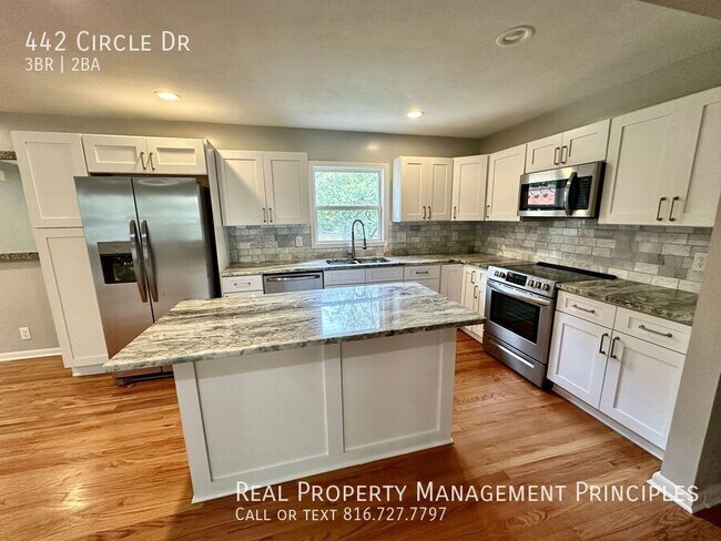 Building Photo - 442 Circle Dr