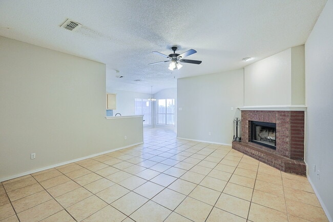Building Photo - "Spacious 3-Bedroom Haven with 2 Full Baths – 1,592 Sq Ft with Lawn Care Included!"