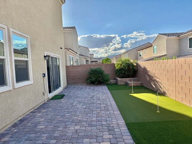 Building Photo - Newer Home with Gated Community Single Fam...