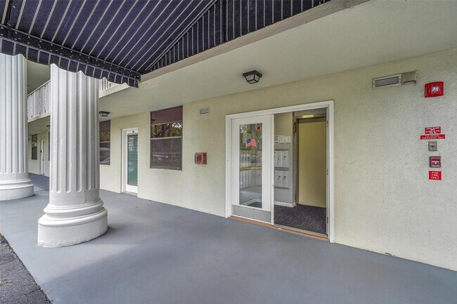 Building Photo - 1713 Whitehall Dr