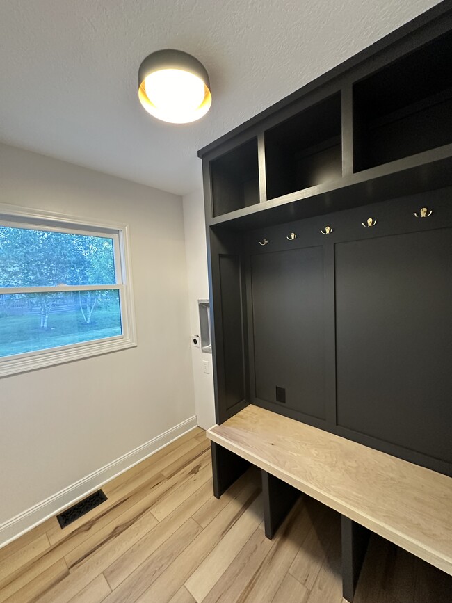 Mudroom with Laundry - 3422 River Narrows Rd