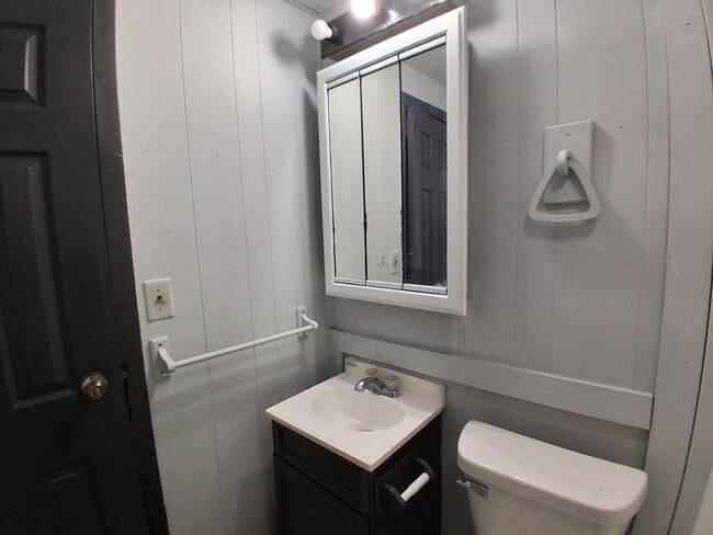 Building Photo - 619 Plum-