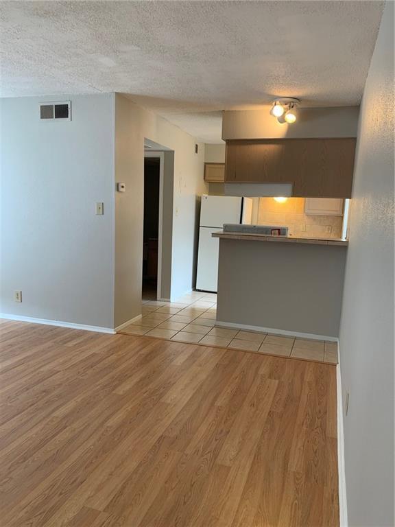 Building Photo - 105 E 38th St