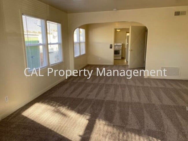 Building Photo - Two Bedroom for Rent in South Salinas, CA!