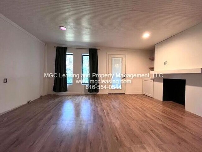 Building Photo - Spacious Duplex with Partially Finished Walkout Basement- Available in December!