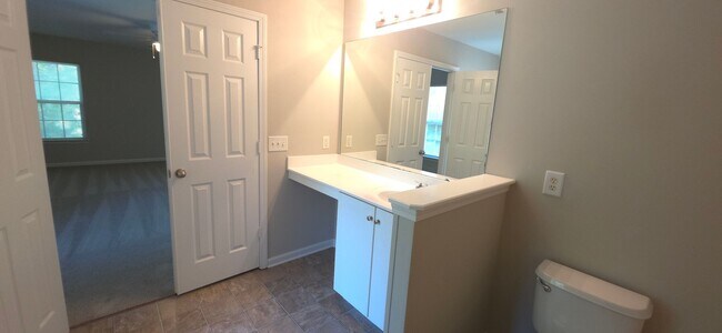 Building Photo - END UNIT TOWN HOME