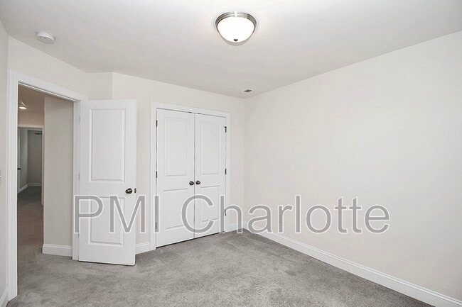 Building Photo - 10436 Glenmere Crk Cir