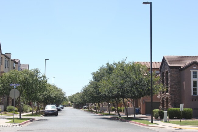 Building Photo - 2628 S Voyager Dr