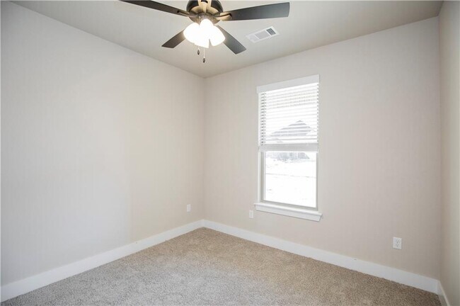 Building Photo - 6804 SW Basswood Ave