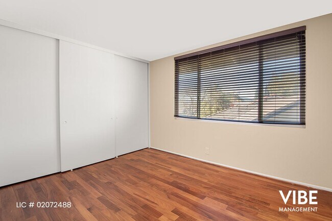 Building Photo - WESTLAKE HILLS- 5 BEDROOMS on a Quiet Street. Walk to everything!!!
