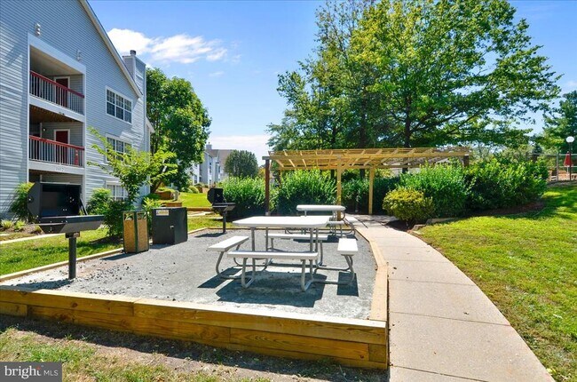Building Photo - 9793 Hellingly Pl