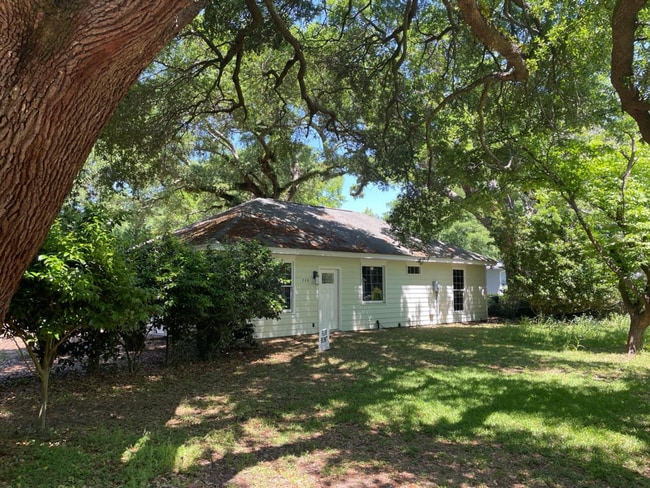 Primary Photo - 228 5th Ave