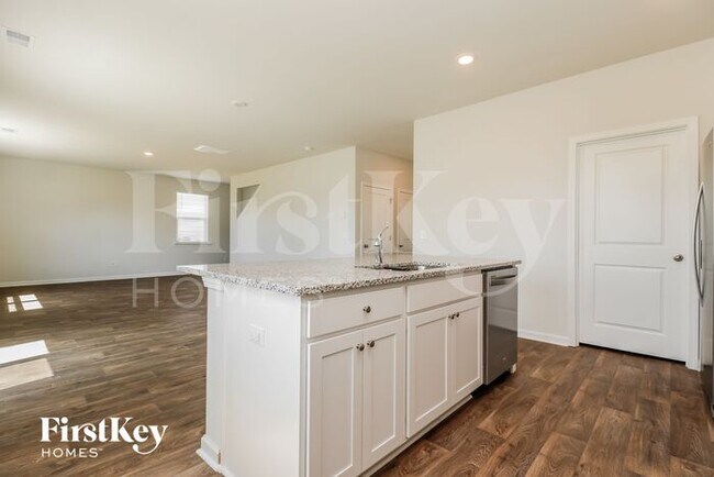 Building Photo - 385 Azore Way