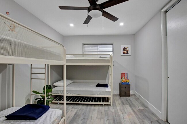 Building Photo - 2632 Madison St