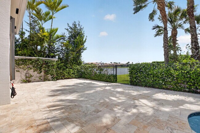 Building Photo - 17921 Villa Club Way