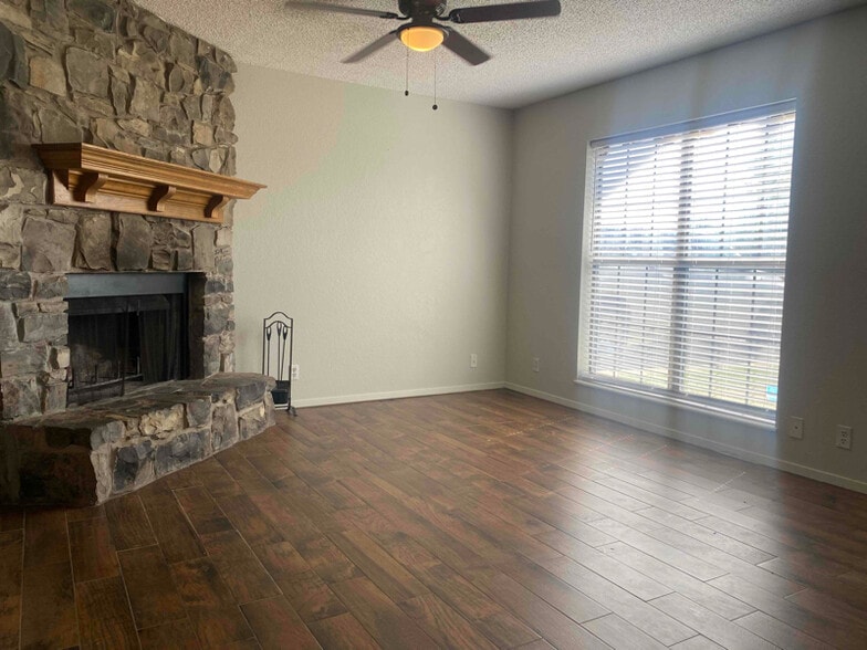 Building Photo - 574 J L Brazzil Loop