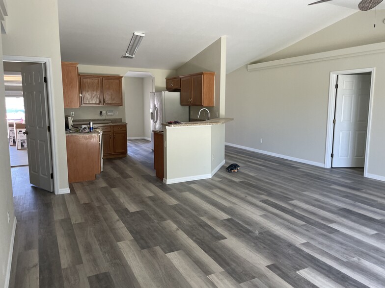 Kitchen / living room - 47 Dogwood Drive Pass