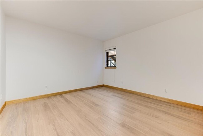 Building Photo - Newly Renovated condo with Stunning River ...