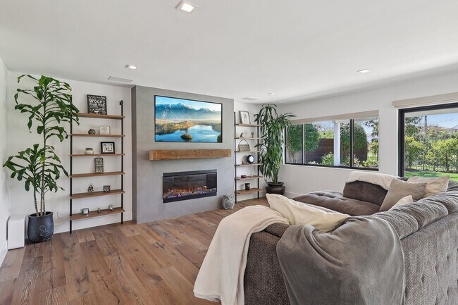Building Photo - 7249 Mimosa Dr
