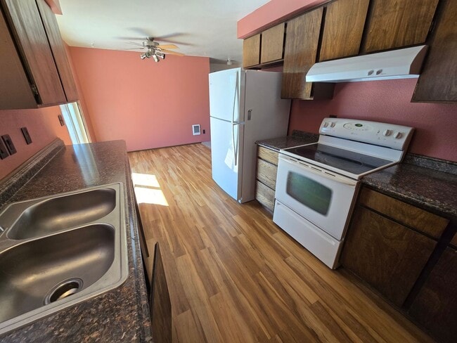Building Photo - READY NOW. Huge backyard, lovely two bedro...