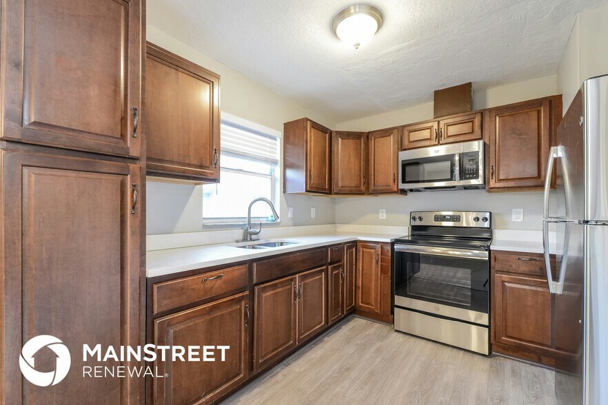 Building Photo - 1706 17th Ave Dr E