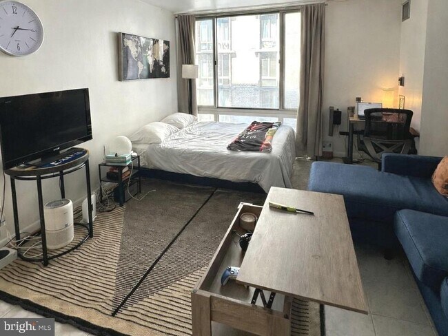 Building Photo - 950 25th St NW