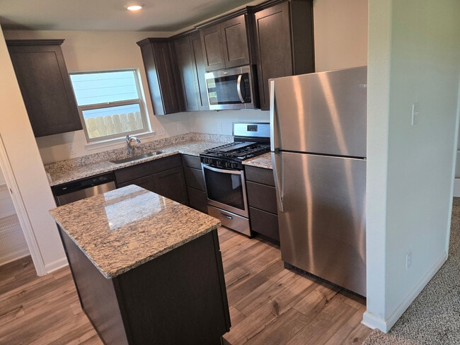 Building Photo - Room in House on Musselshell Dr